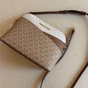 Michael Kors Jet Set Travel Medium Dome Crossbody Signature MK Bag Camel